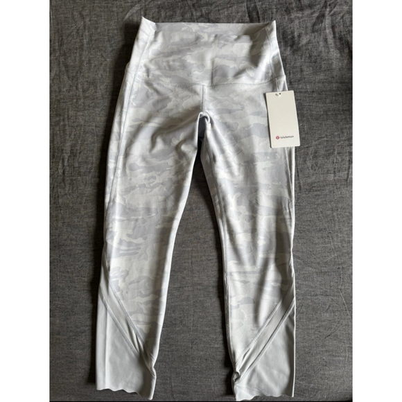 Lululemon Wunder Under High-Rise Crop 23" Scallop Full-On Luxtreme - Size 10